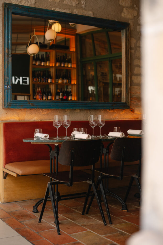 Terrasse d'un restaurant bistronomique à Paris, shooting réalisé par la photographe Marine Gaste